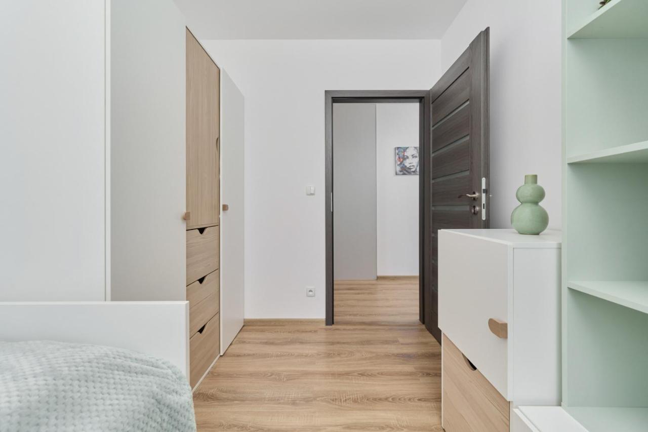 Spacious Apartment With Balcony Near The Slavic Hill Wroclaw By Renters Prestige Extérieur photo