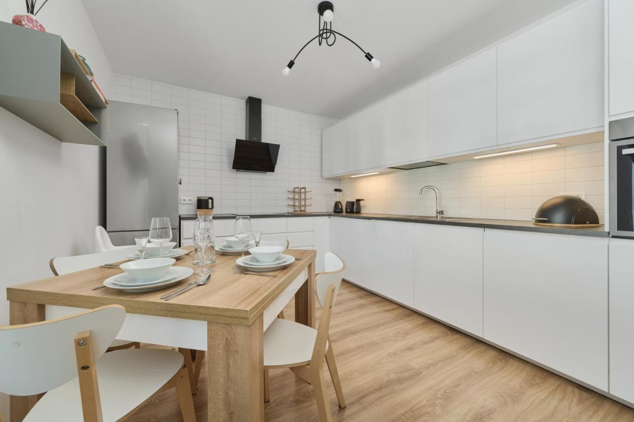 Spacious Apartment With Balcony Near The Slavic Hill Wroclaw By Renters Prestige Extérieur photo