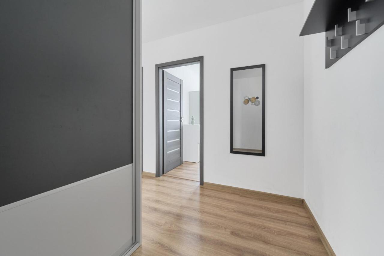 Spacious Apartment With Balcony Near The Slavic Hill Wroclaw By Renters Prestige Extérieur photo