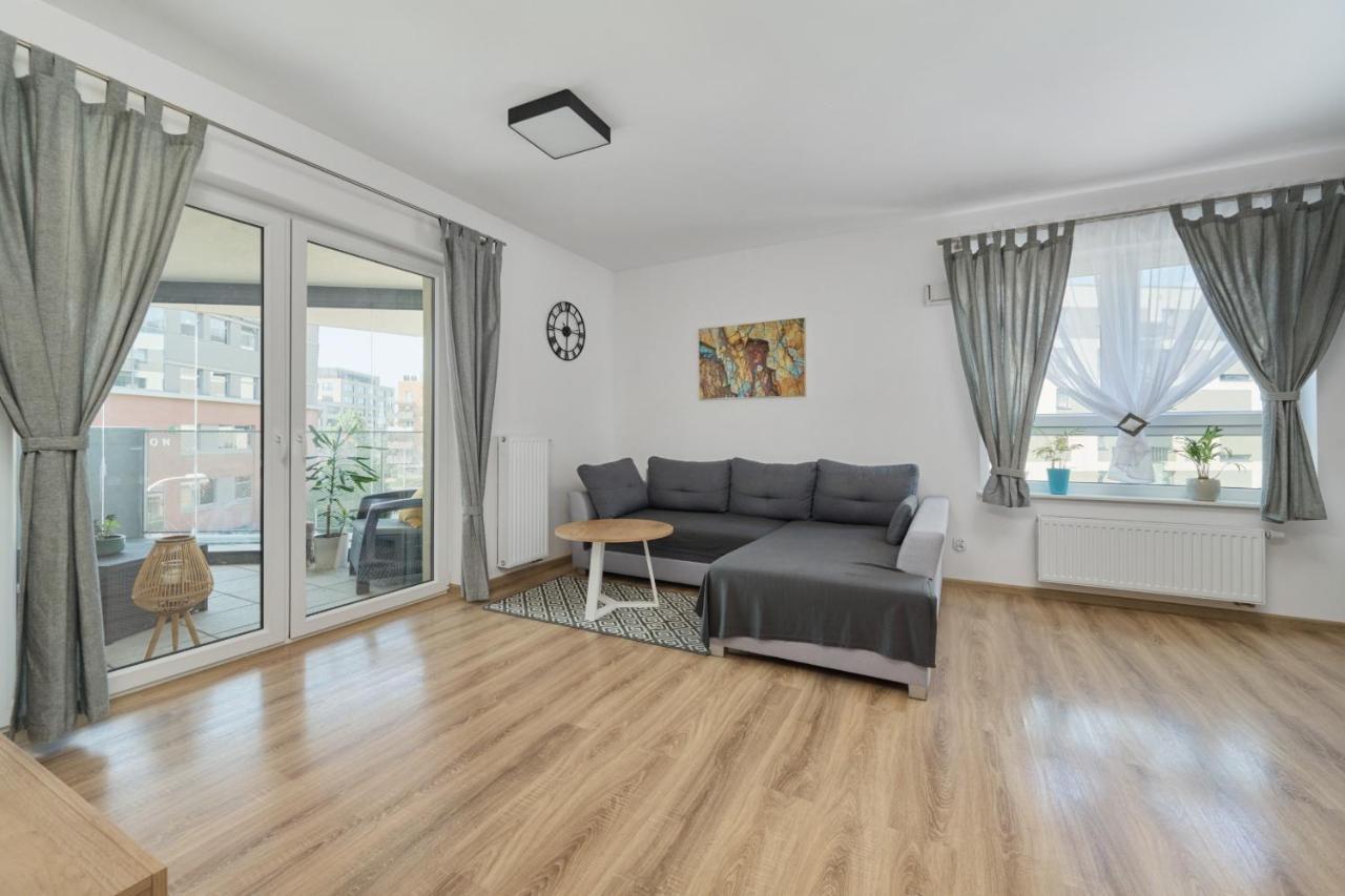 Spacious Apartment With Balcony Near The Slavic Hill Wroclaw By Renters Prestige Extérieur photo