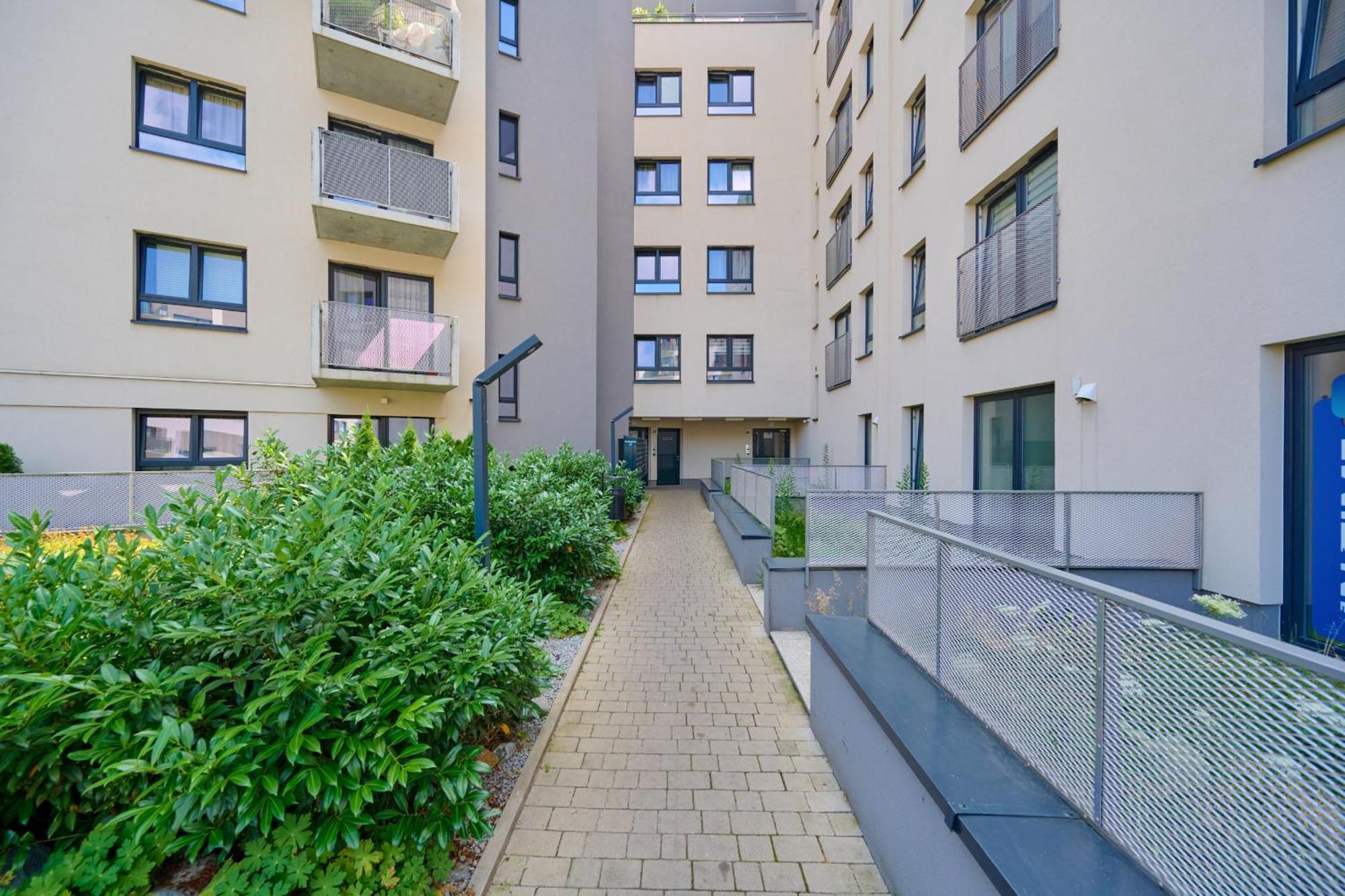 Spacious Apartment With Balcony Near The Slavic Hill Wroclaw By Renters Prestige Extérieur photo